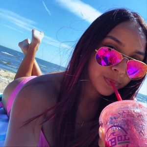 Meet your Posher, Alexis